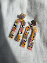 Load image into Gallery viewer, Skinny Arch- Vibrant Cane Print
